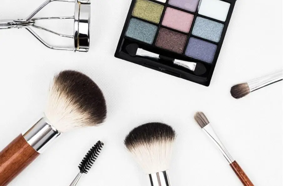 8 Things That’ll Make You a Better Seller in Cosmetics Business