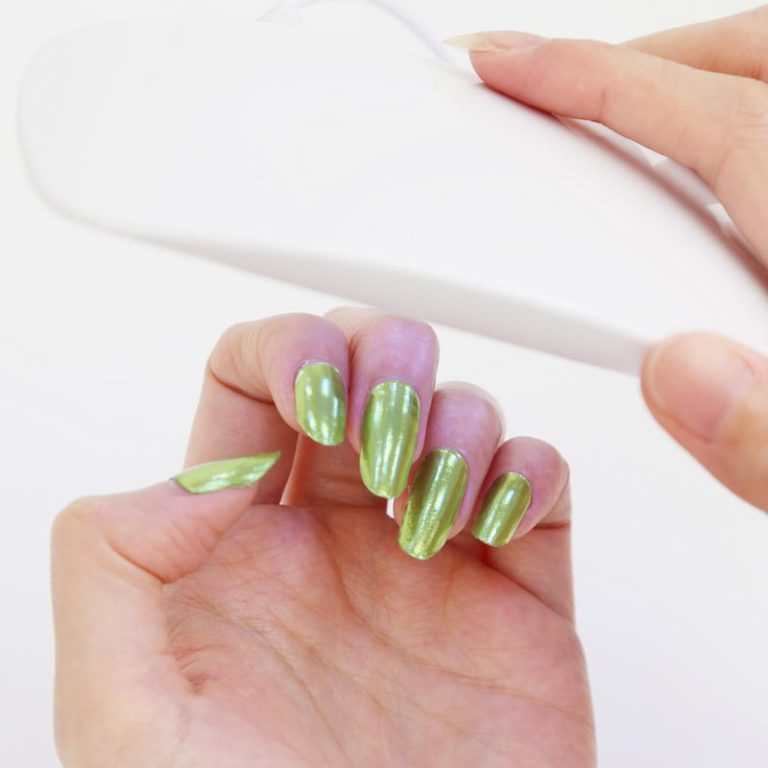 use nail uv light